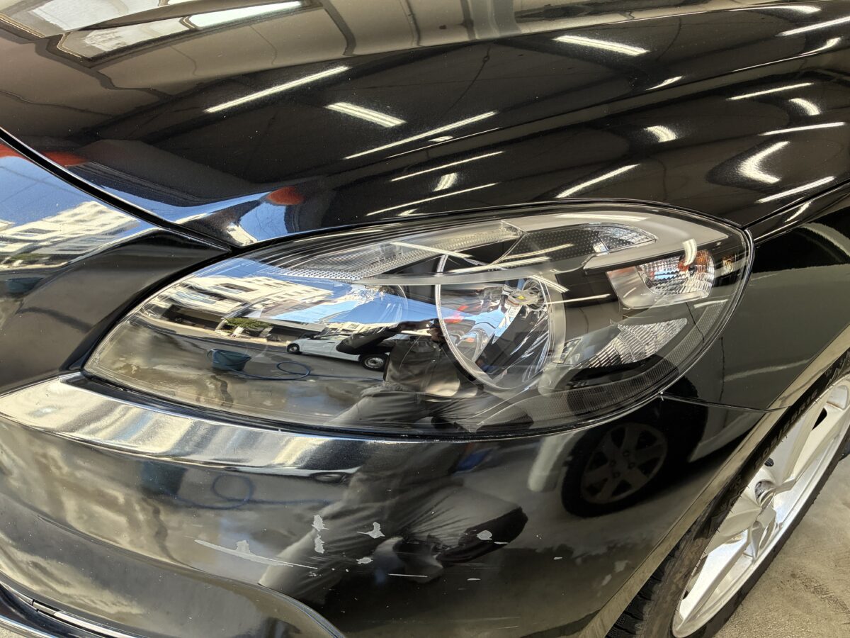 ボルボV40　ヘッドライトリペア後にライトスモークPPF施工