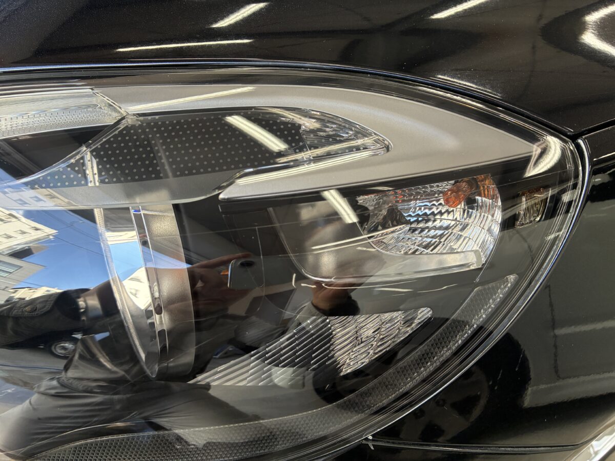 輸入車のヘッドライト磨き、お気軽にご相談下さい。