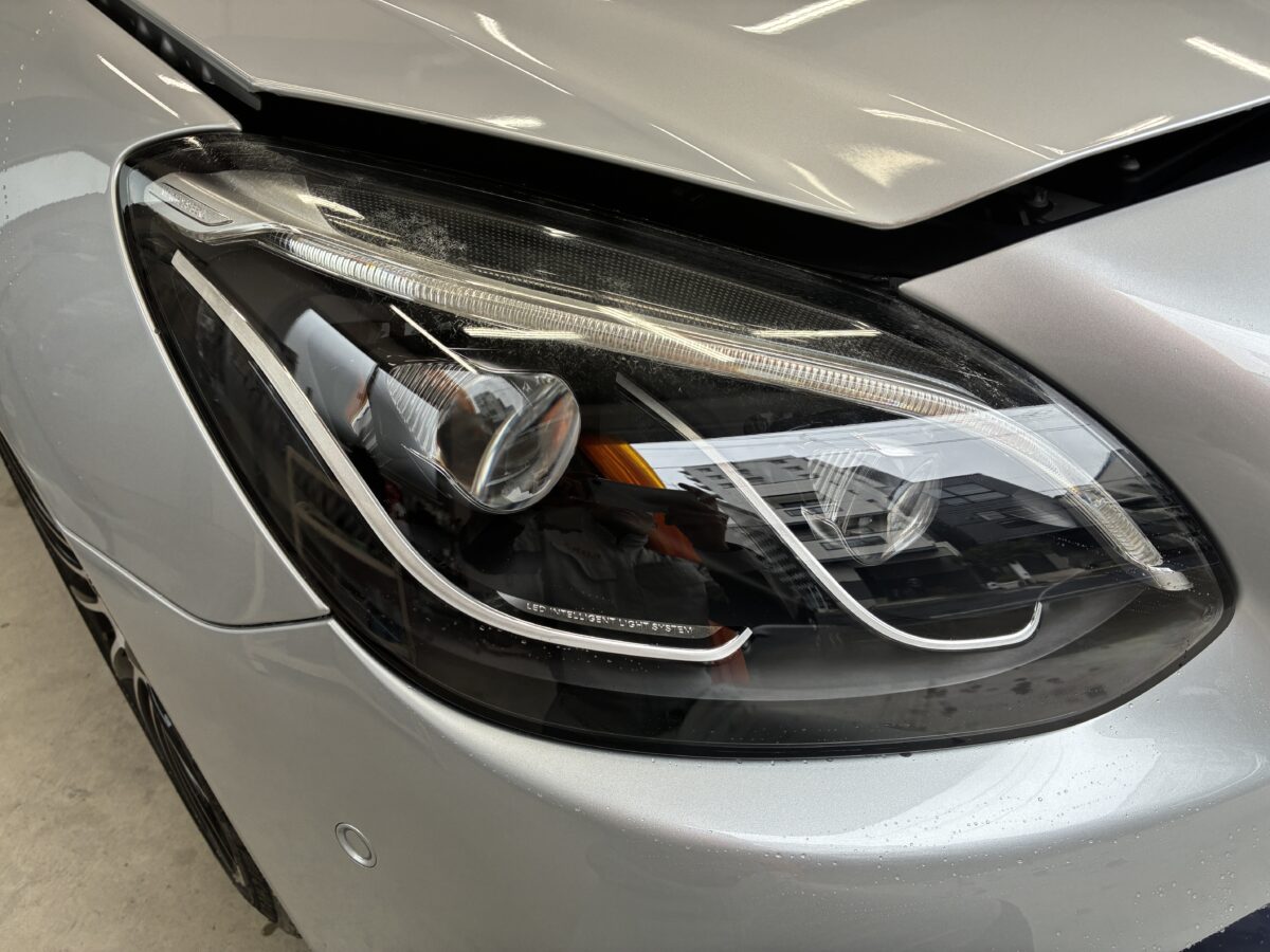 ベンツのヘッドライトの劣化にお悩みでしたら・・・