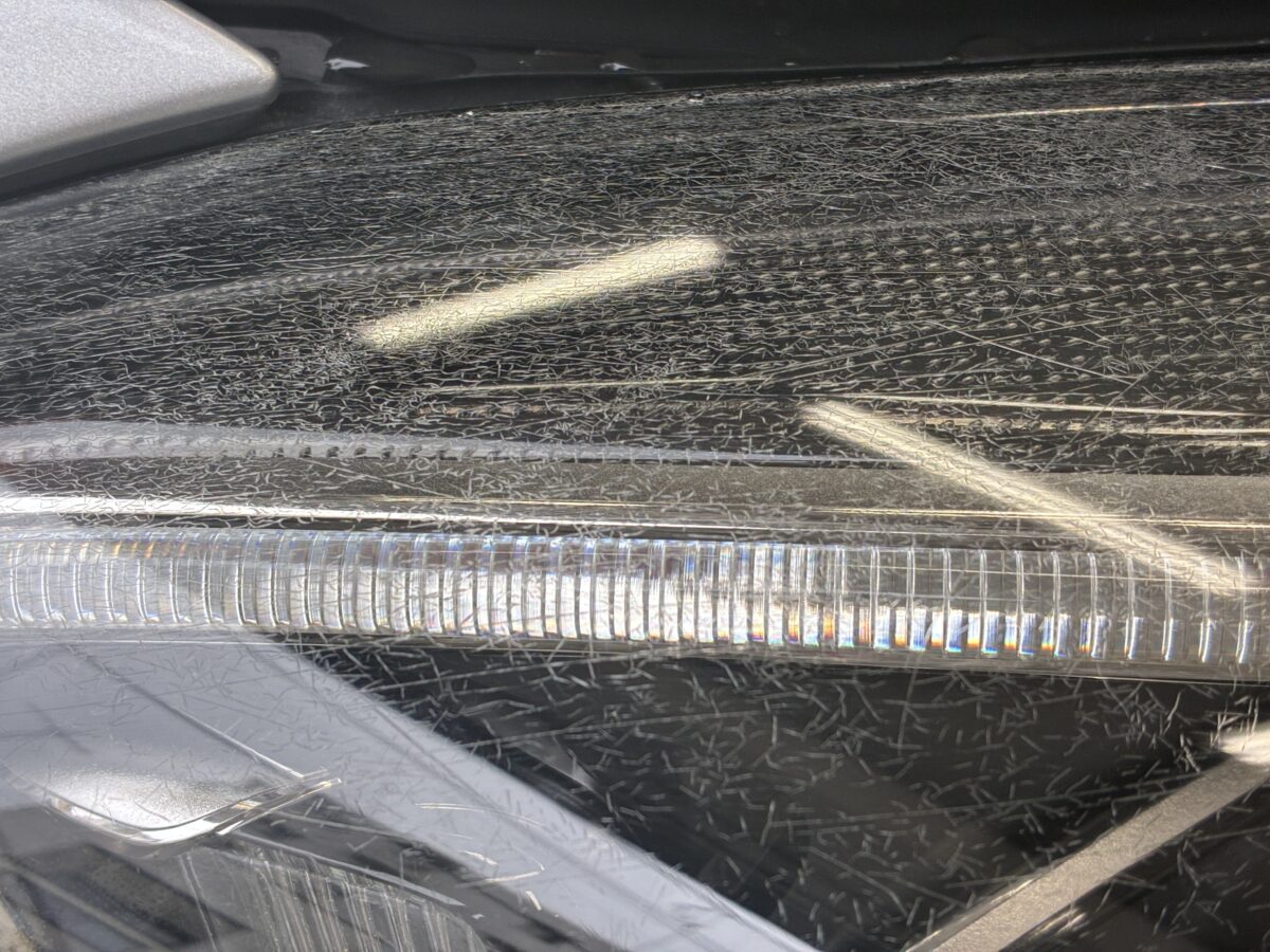 ベンツのヘッドライトクラック・ひび割れはキレイになるの？