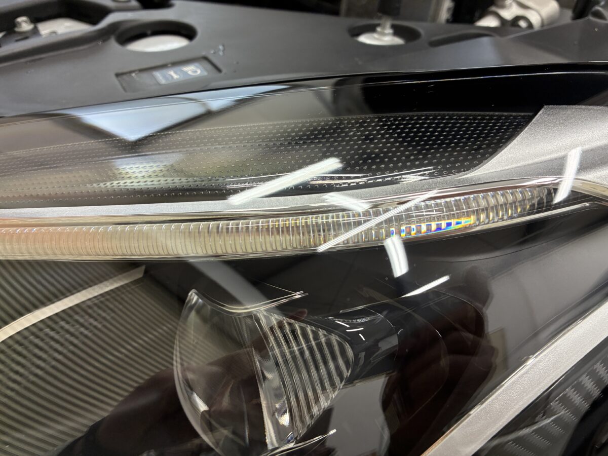 ベンツSLCクラス　ヘッドライト磨き後にプロテクションフィルム施工