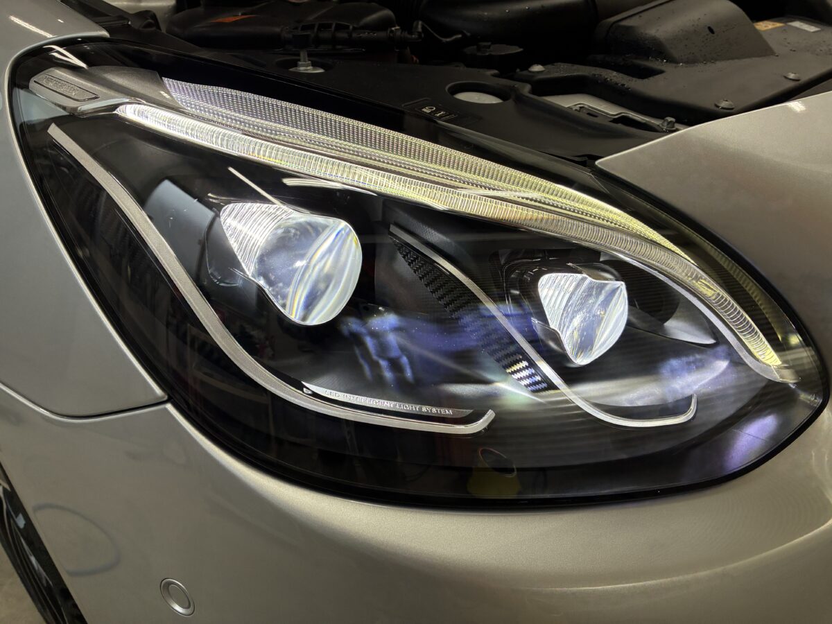 ベンツSLC200　ヘッドライトリペア後のライト点灯時