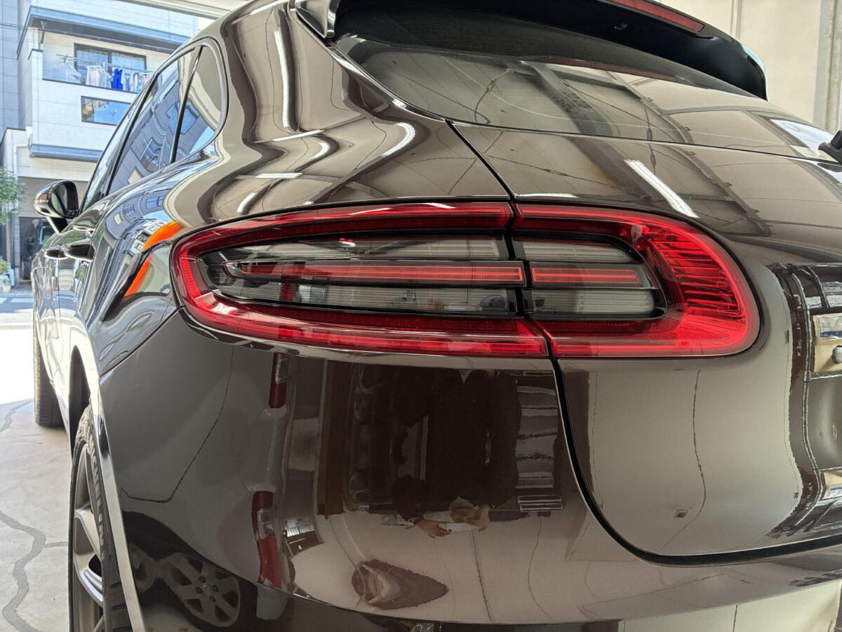 ポルシェマカンのヘッドライト磨き