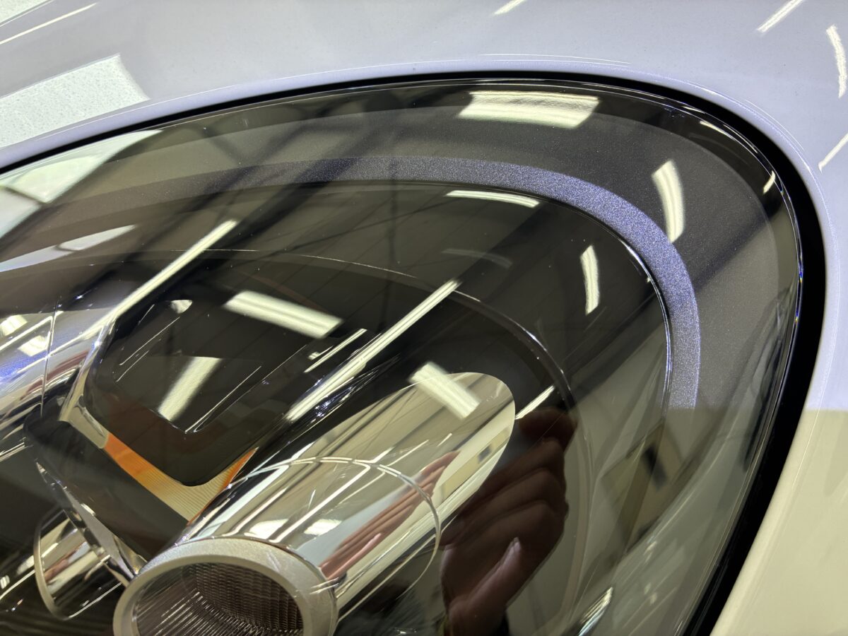 ヘッドライトリペアで綺麗になった後は保護する事が重要です。