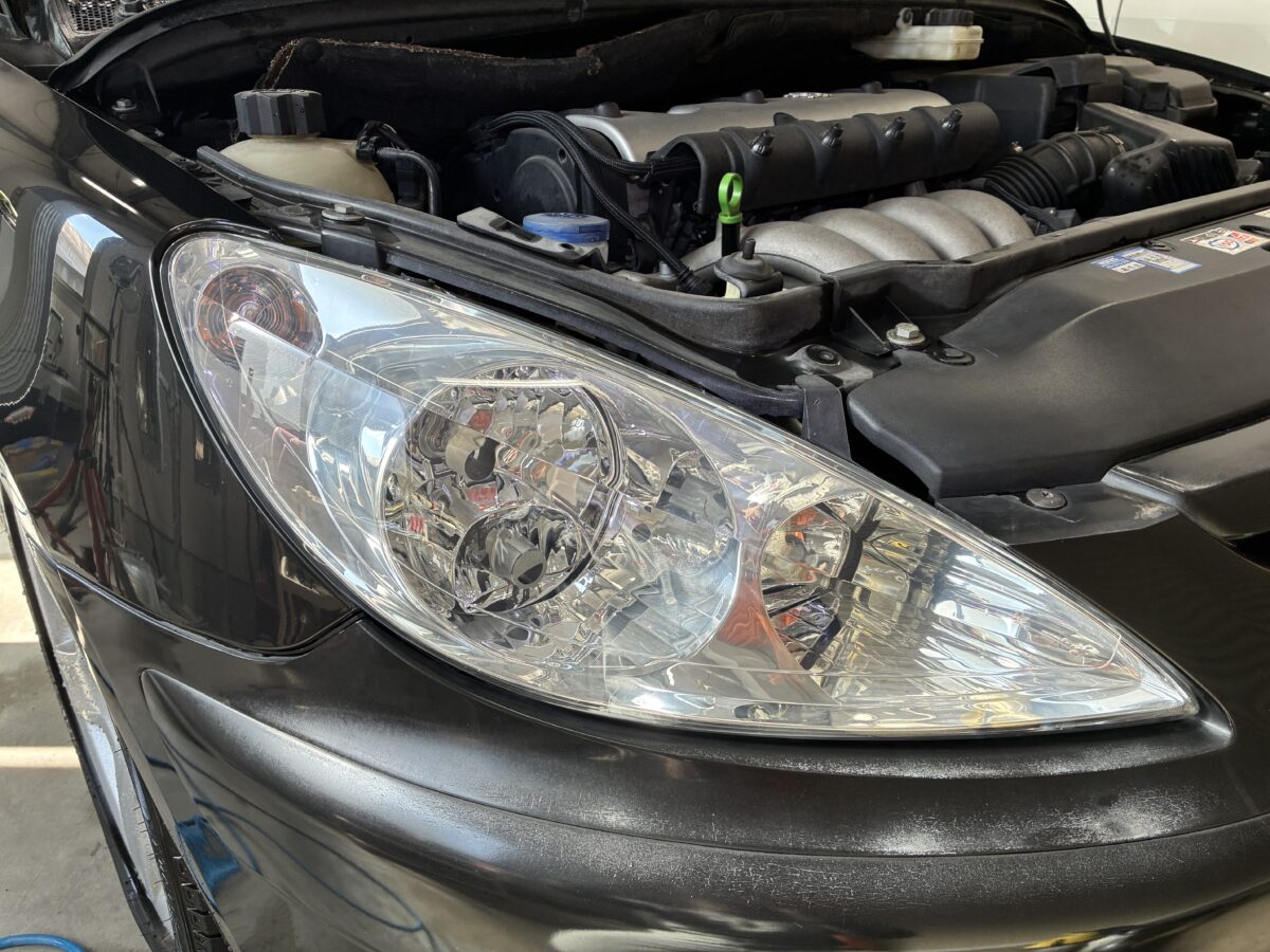 プジョー307　ヘッドライト磨き作業後