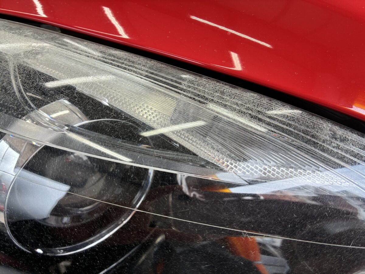 ボルボの新車時のヘッドライトの劣化の症状