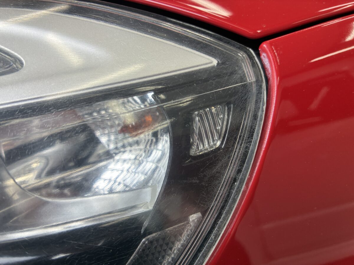 輸入車のヘッドライト磨きのDIYは大変です。(;^ω^)