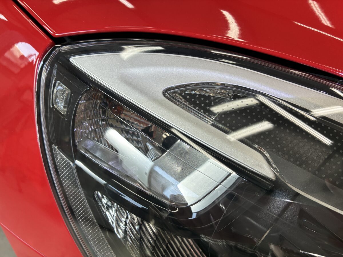 ボルボV40　ヘッドライトリペア後