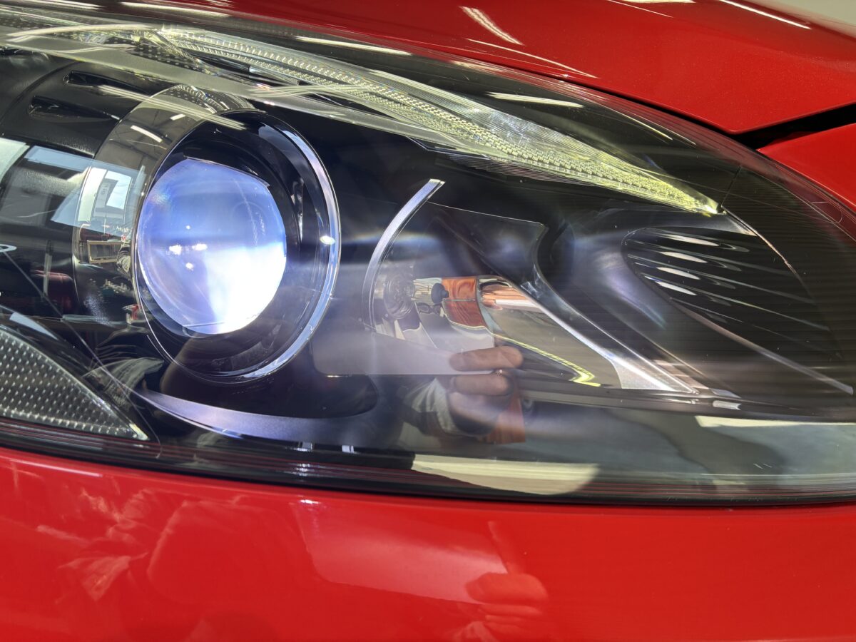 ボルボV40のヘッドライトリペア後のライト点灯時
