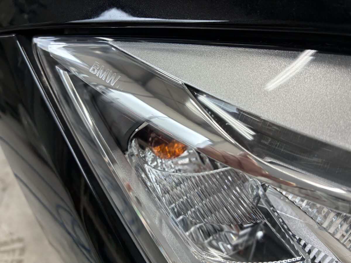 BMWF30　ヘッドライト磨き後