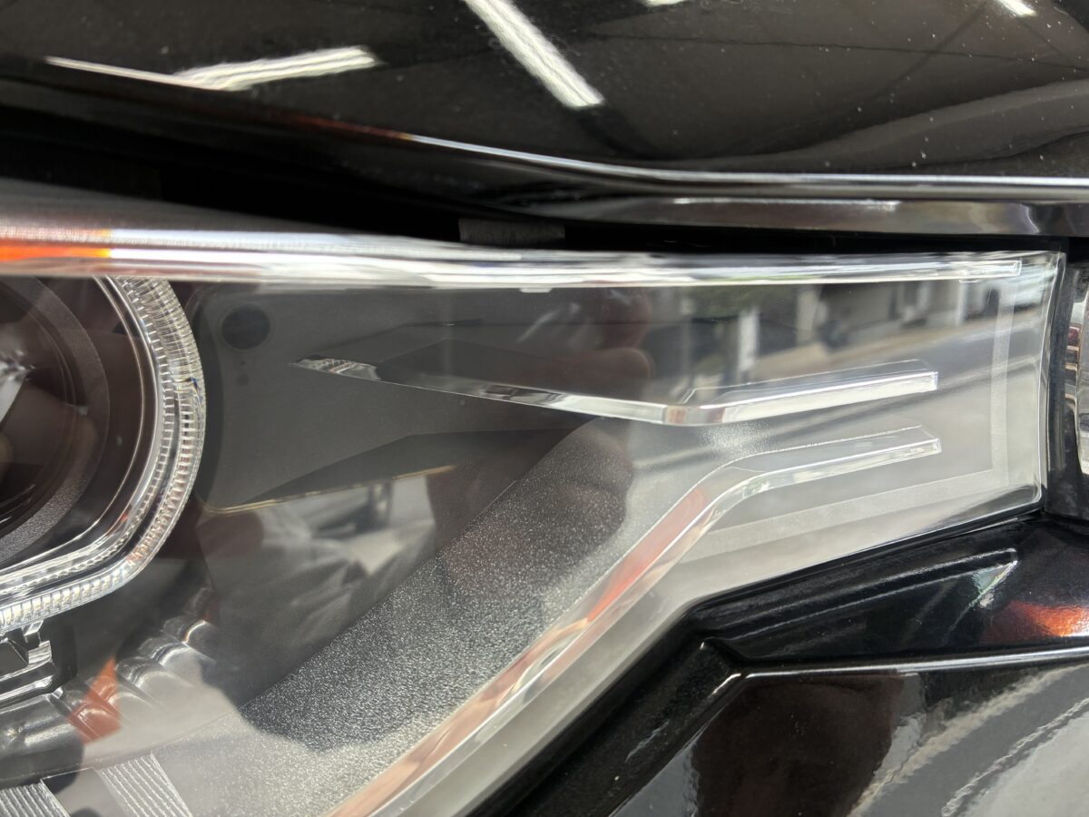 BMWF30のヘッドライトリペア後は、黄変も無くキレイになりました。