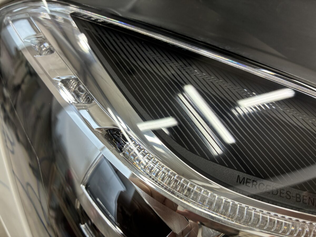 ベンツSLK　ヘッドライトクラック、黄ばみ除去