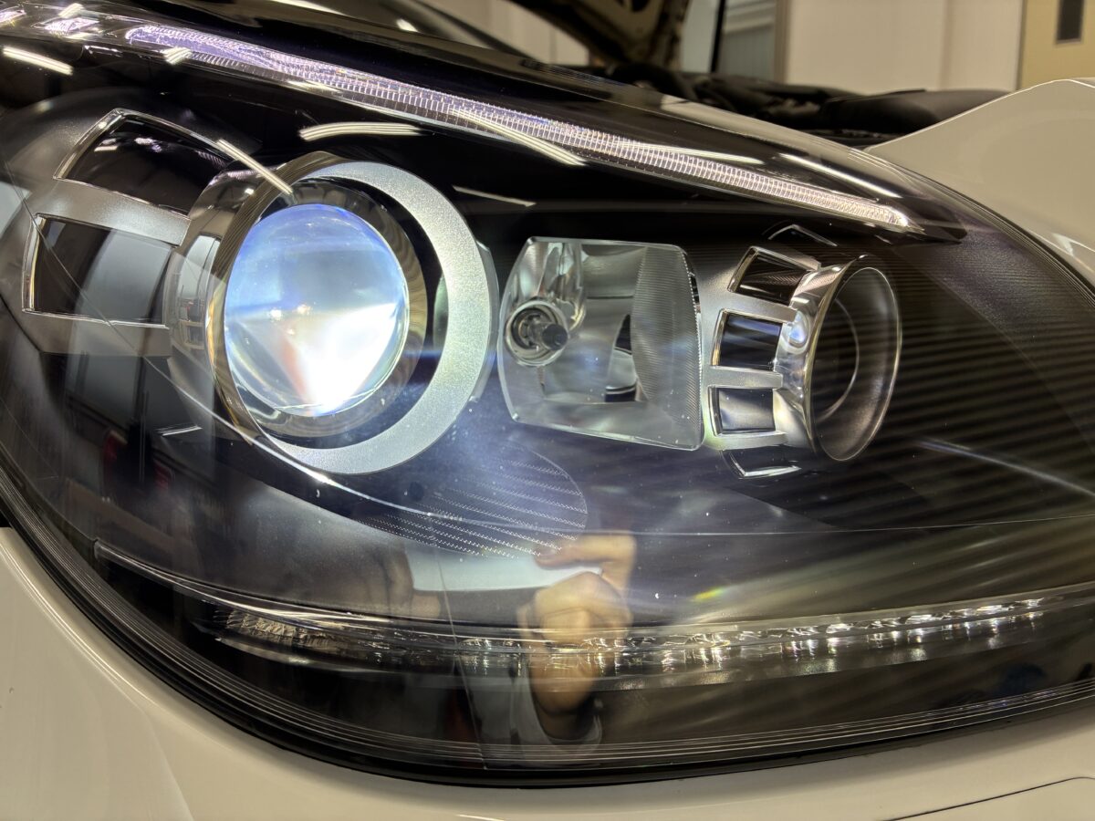 ベンツSLKクラス　ヘッドライトリペア後のライト点灯時